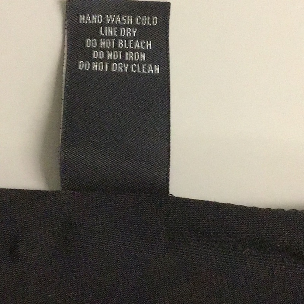 Woman’s blouse from dress barn with sequins. - Picture 12 of 15